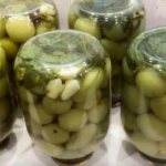 Marinated green tomatoes, very tasty - the recipe is finger licking good
