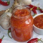 Tomatoes with horseradish and garlic