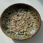 семена в тарелке